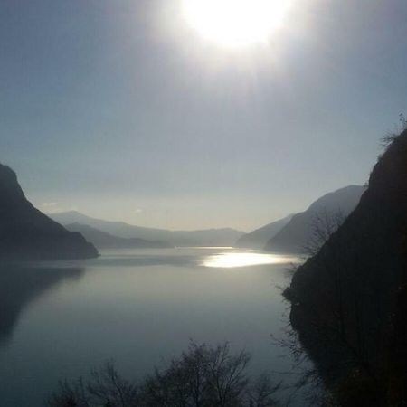 Rocca sul Lago Castro  Esterno foto
